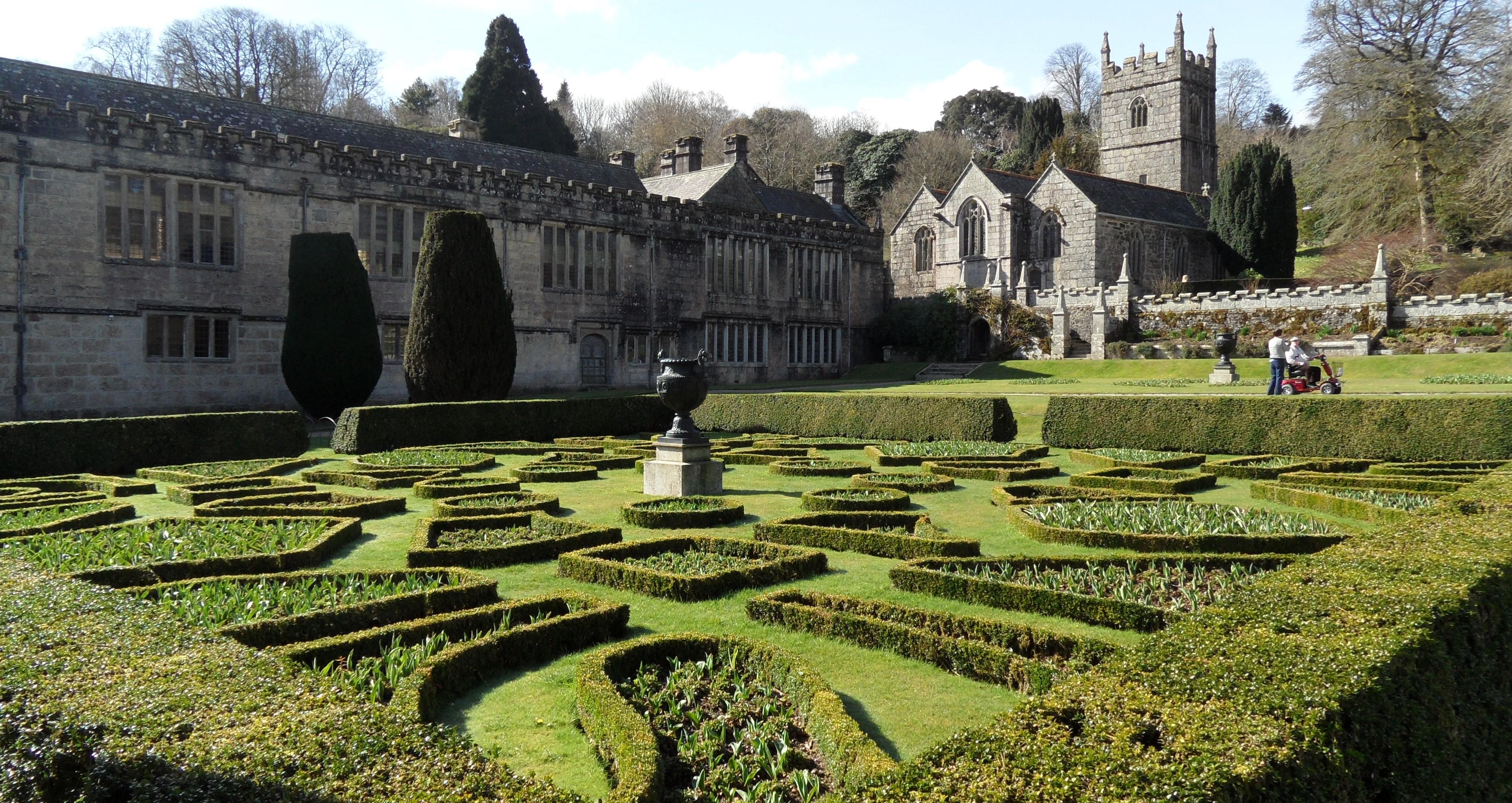 ランハイドロック -ナショナルトラストの館と庭園 - ロブのガーデン